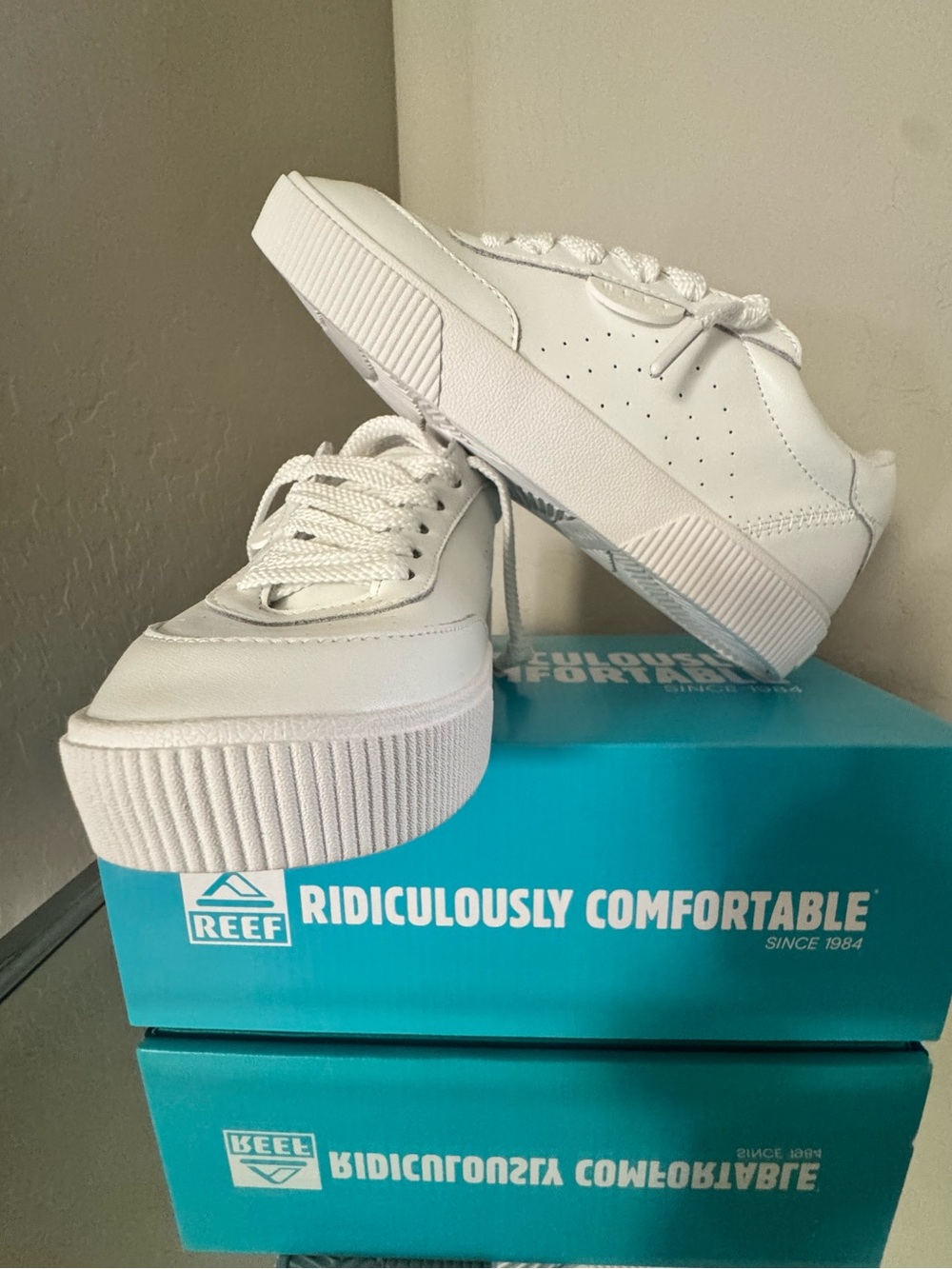 REEF LAY DAY SEAS White sneakers in size 6.5 New in Box - Picture 7 of 9